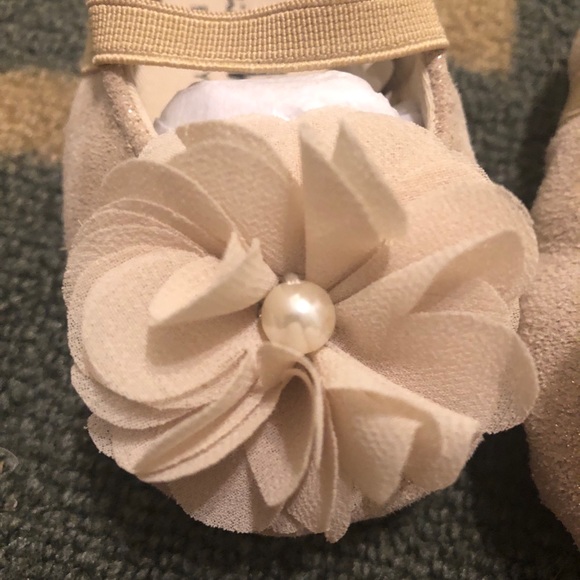 Nicole Miller Infant Gold Ballet Flats Size 0-6M - Picture 2 of 4